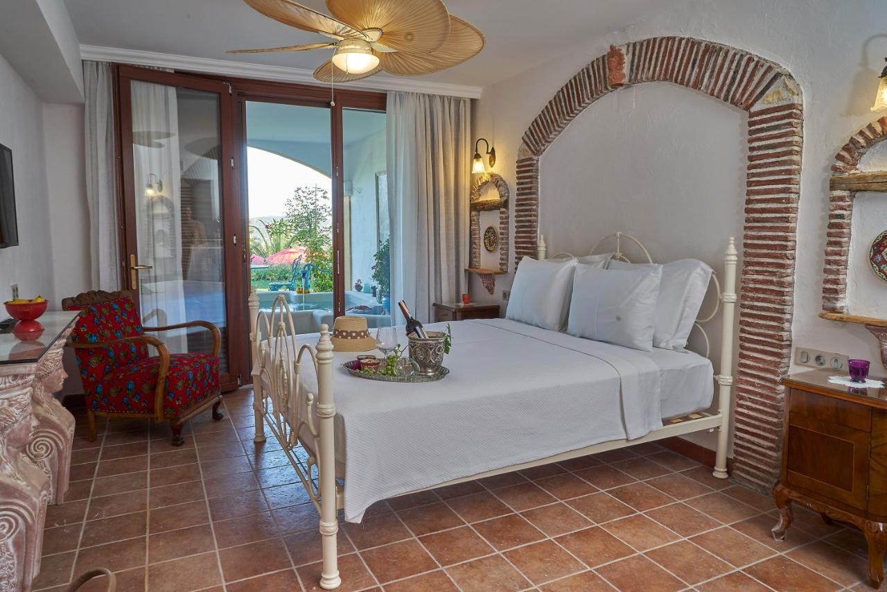 Villa Taraca Alacati Romantik Otel (Adults Only) Εξωτερικό φωτογραφία